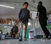 AFGHANISTAN PHOTO SET ICRC ORTHOPEDIC FACILITY