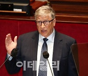 “부자·기업·국가는 저렴한 친환경 기술 이용 보장해야”