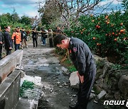 제주 감귤창고 사고현장 찾아 애도하는 남화영 소방청장