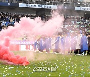 [포토]수원 삼성의 충격 강등, 붉게 물드는 그라운드