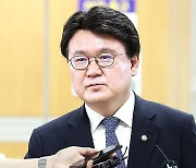 '의원직 상실형' 황운하 "십자가 메고 가시밭길…살아남겠다"