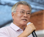 문 전 대통령, '이성윤 에세이' 소개…국민의힘 "울산 사건 사죄하라"