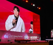 FA가 찾아오는 팬미팅이 있다? LG '럽페' 깜짝 손님이 몇 명이야…'LG 팬 인증' 걸그룹에 '효자 외국인' 윌슨까지