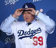 “류현진, 다저스에서 뛰는 모습 보고파” MLB.com, LAD 코리안몬스터를 회상하다