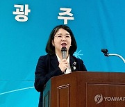 의정보고하는 용혜인 대표