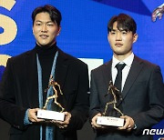 MVP 울산현대 김영권과 영플레이어상 광주FC 정호연