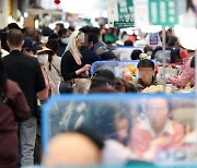 Seoul to introduce a price labeling system for a fixed amount of food at Gwangjang Market