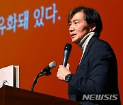 조국, 신당·출마설에 "신검부 독재 종식에 돌 하나는 들어야겠단 마음"