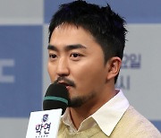 [포토]인사말하는 '솔로동창회 학연' MC 방송인 유병재