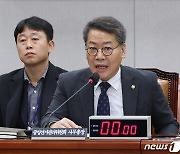 답변하는 김용빈 중앙선관위 사무총장