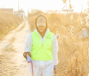 [포토] 핵인싸언니 박승은 '산책 유발하는 분위기'