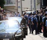 “안전 국가도, 부자 나라도 아니다”... 日, 아베 피습 후 불안감 번진다