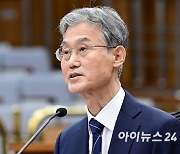 [포토]인사청문회 질의 답변하는 조희대 대법원장