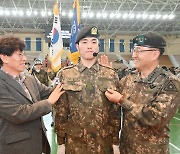 육군총장 “인권 보장하며 군 복무토록 노력”···신병수료식 주관