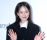 송지효, 예뻐도 너무 예쁜 교도관 [SE★포토]