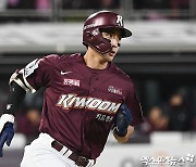 이정후 포스팅 주목하는 일본 "한국의 이치로, MLB팀들이 치열한 영입 경쟁"