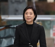 인사청문회 준비 사무실로 출근하는 오영주 후보자