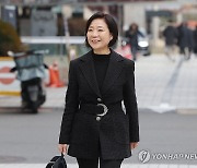 인사청문회 준비 사무실로 출근하는 오영주 후보자