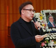 고 김수용 감독 영결식 참석한 김성수