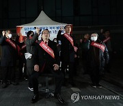 "의대 증원 추진 저지할 것"…의협, 대통령실 앞 철야 시위(종합)