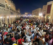이슬람國 카타르 밤마다 ‘축구파티’, 안내소엔 한글 ‘물어봐’ 표기