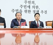 與 "의대증원 반대에 극단 막말도" 의협 맹비난…의협 측 "북한이냐" 반발