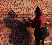 존슨 전 총리, 코로나19 청문회서 피해에 대해 사과