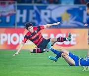 (SP)CHINA-WUHAN-FOOTBALL-AFC CHAMPIONS LEAGUE-WUHAN THREE TOWNS FC VS POHANG STEELERS (CN)