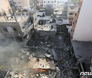 "이스라엘군, 칸 유니스 병원 인근 공습…수십명 사상"