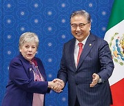 박진, 멕시코 외교장관과 회담…“FTA 협상 재개 중요”