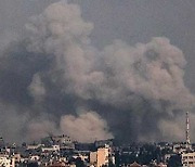 “이스라엘군, 가자 칸 유니스 병원 인근 폭격…수십 명 사상”
