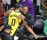 [NBA] “몇 시인지 알지?” 시계 강탈한 할리버튼, 릴라드 반응은