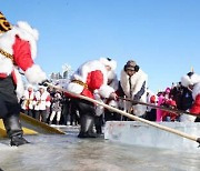 [PRNewswire] Xinhua Silk Road: 하얼빈에서 얼음 채집 축제 열려