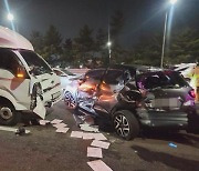 인천국제공항고속도로서 차량 4대 추돌 사고…5명 경상