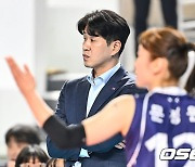 김연경 좌절시킨 그 팀 맞아? ‘챔피언’ 도로공사 5연패 충격…KB손해보험 12연패 뒤 2연승 반등 (종합)