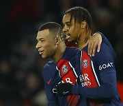 ‘이강인 풀타임→결승골 기점 활약’ PSG, 홈에서 낭트에 2-1 승···리그 8연승+선두 유지