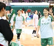 '신지현 18점' 여자농구 하나원큐, BNK 꺾고 3연승…단독 3위로