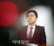 김기현 사퇴 두고 與의원 '시끌'…비호 나선 영남권