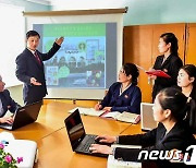 "교원 자질을 높여라"…북한 삼지연시 고급중학교