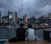 굿바이 홍콩, 1년새 초·중·고생 3만명 자퇴
