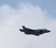 미국 반도체법 첫발…F-35 전투기용 칩 공장에 462억원 투입