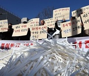 "도산위기" 종이빨대 업체들, 공동판매 시작