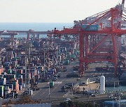 Korea’s exports gain 3.3% during 10 days of December