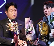 양의지, '포수 최다' 9번째 골든글러브…노시환, 첫 수상
