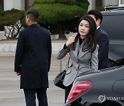 네덜란드 출국 위해 서울공항 도착한 김건희 여사