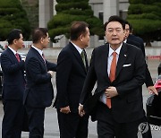 네덜란드 출국 위해 서울공항 도착한 윤석열 대통령