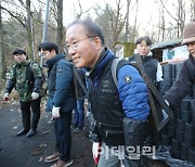 [포토]윤재옥 원내대표, 연탄 나눔