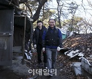 [포토]윤재옥 국민의힘 원내대표, 연탄 배달