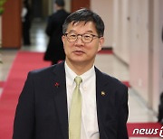 국무회의 참석하는 이기일 차관