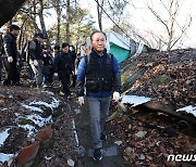 윤재옥 원내대표 '지게 메고 연탄배달'